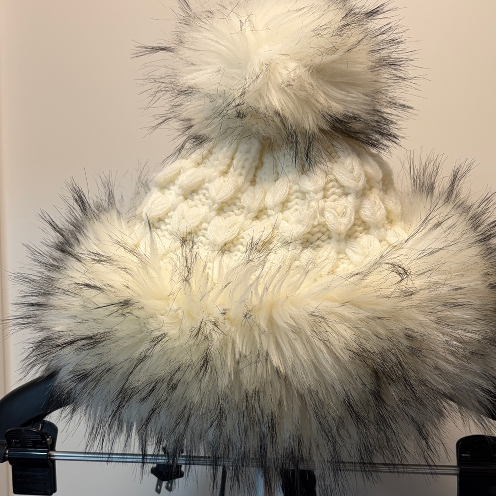 Creative Memories White and Gray Knit Hat
LikeNew,Very clean